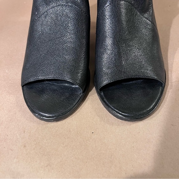 $247 Eileen Fisher Ankle Boots Black Pebbled Leather Peep Toe Women’s US 8.5 - Picture 3 of 11